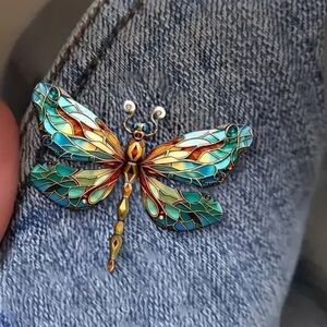 Dragonfly brooch